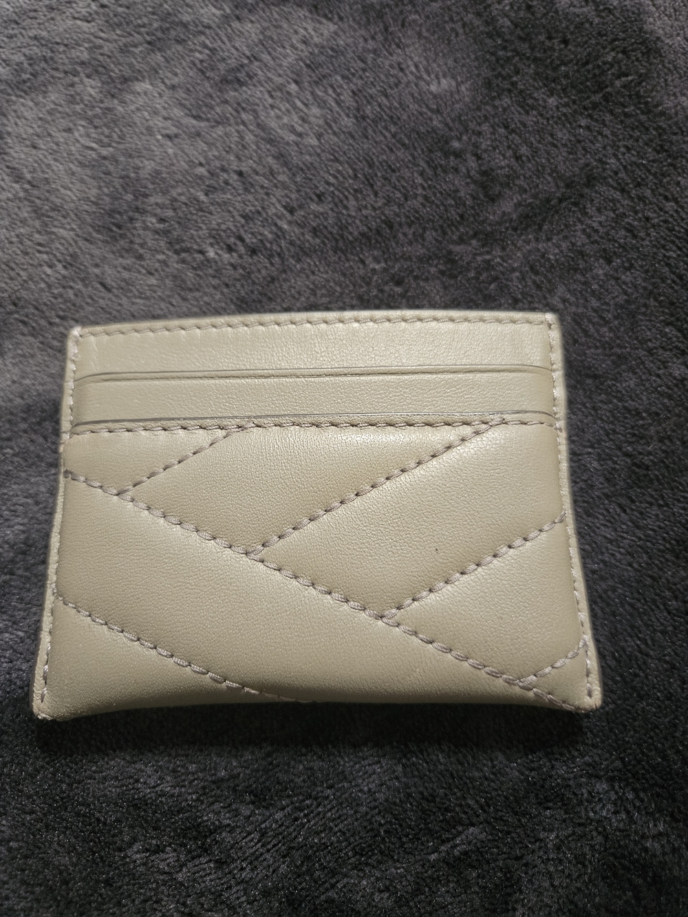 Tory Burch Quilted Leather Card Case in Grey with Gold Logo - Picture 4 of 4